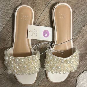 A New Day Women's White Pearl Slide Sandals